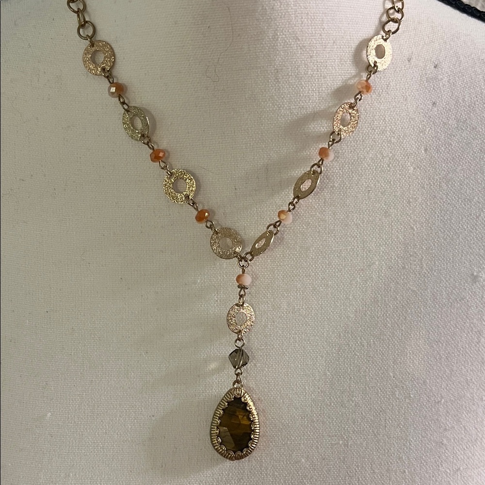 Elegant Gold tone and Brown Tiger like Pendant Necklace
